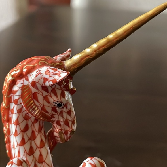 Herend rust fishnet unicorn with24K accents - Picture 6 of 8